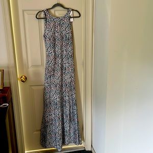 Never worn dress great for a wedding guest. I’m 5’4” and the length is perfect.